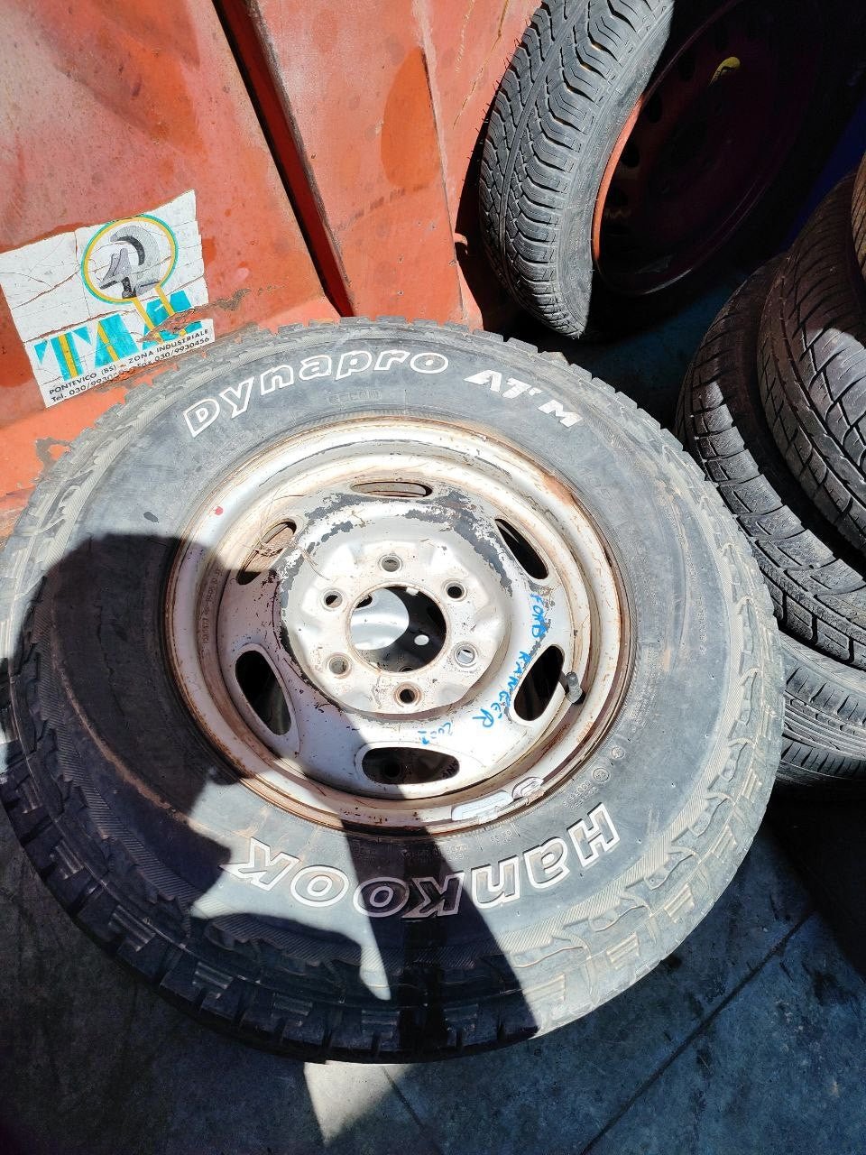 2 cerchi Ford Ranger 2001 + pneumatici 235/ 75 r15 Hankook Dynapro atm - F&P CRASH SRLS - Ricambi Usati