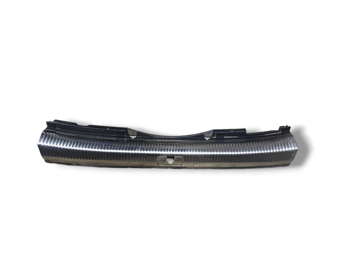 Batticofano Audi A4 B9 (2015&gt;) Cod : 8W9864513 - F&amp;P CRASH SRLS - Ricambi Usati