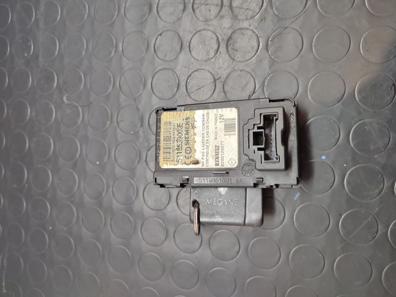 Bloccasterzo/ Chiave avviamento RENAULT MEGGAN II (2008) 1.5 D cod: S118539002E - F&P CRASH SRLS - Ricambi Usati