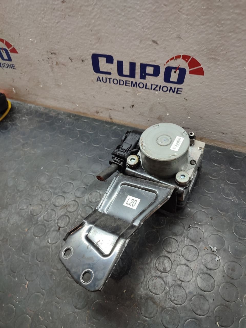 Centralina pompa abs Kia Rio 1.4 benz ( 2017 ) cod 58920-h8200 - F&amp;P CRASH SRLS - Ricambi Usati