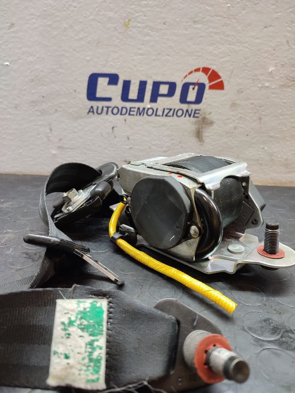 Cintura di sicurezza anteriore destra + pretensionatore HYUNDAI i10 mk1 1.1 (2010) b cod: 615260300b - F&amp;P CRASH SRLS - Ricambi Usati