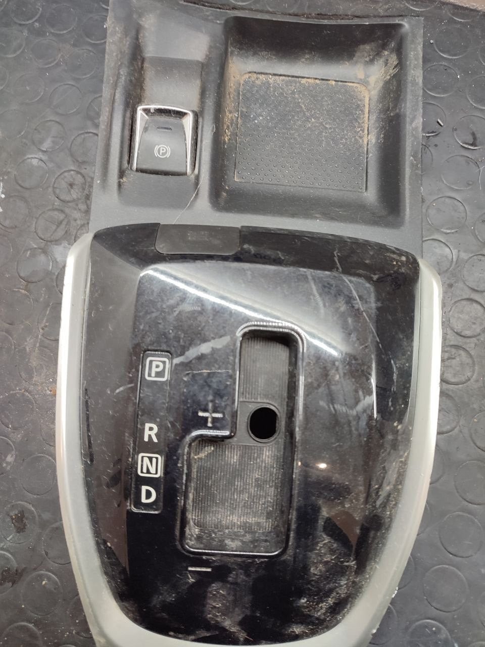 Console cambio automatico Nissan X-trail + pulsante freno stazionamento cod 96944 4ba2a / 969xc 4cc4a - F&amp;P CRASH SRLS - Ricambi Usati