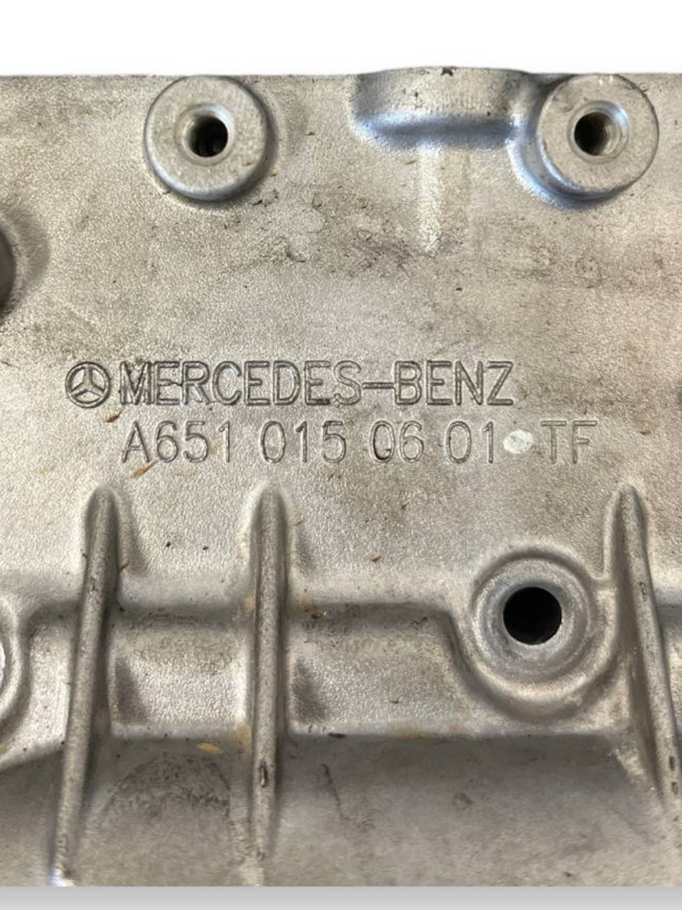 Coperchio laterale Testata Motore Mercedes - Benz Classe C W205 / Mercedes - Benz Classe A W176 / Mercedes - Benz Classe E W212 / Mercedes - Benz Classe B W246 / Mercedes - Benz Gla 2.2 Diesel (2014 al 2021) cod: A6510150601 - F&P CRASH SRLS - Ricambi Usati