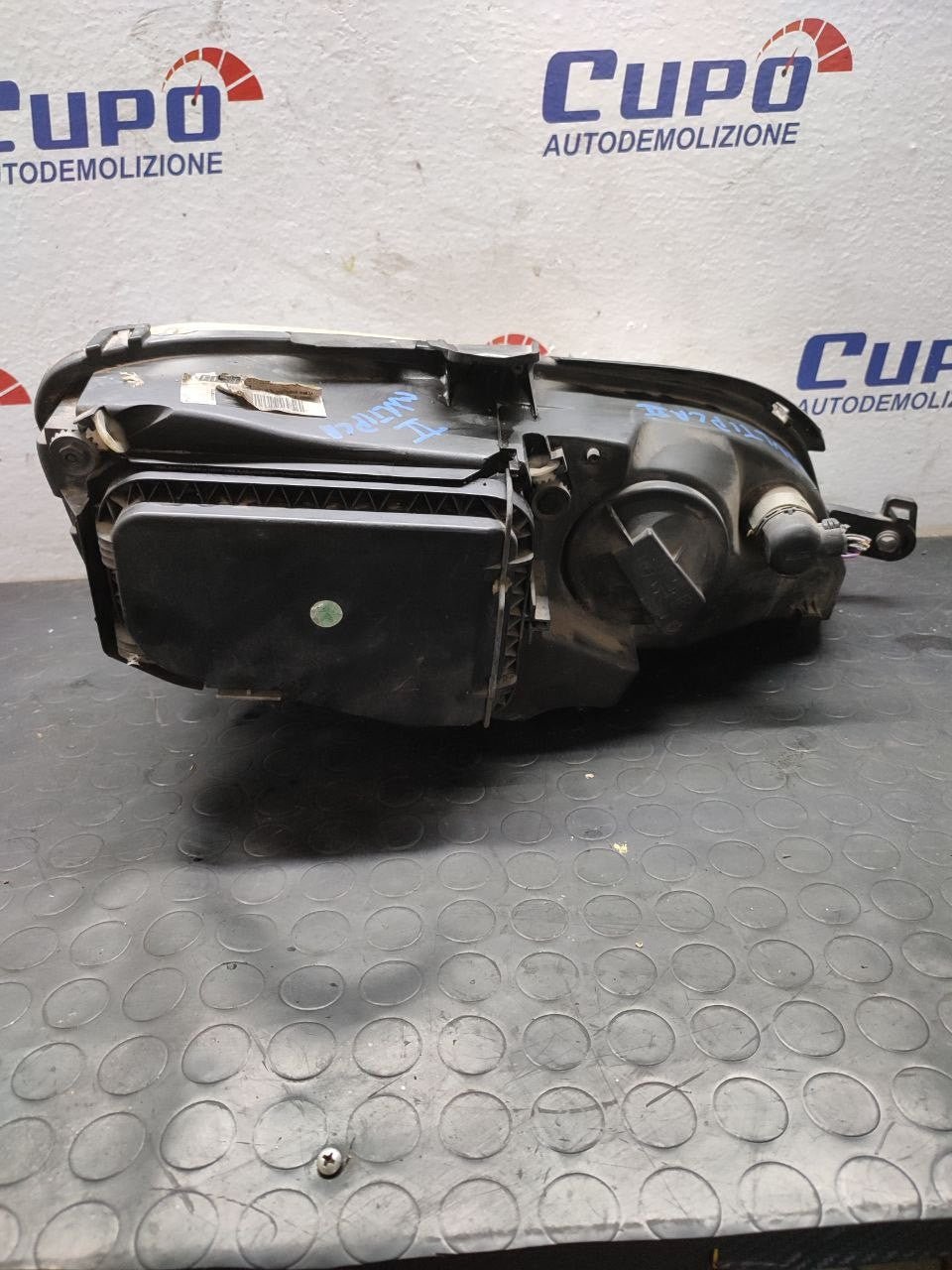 Faro / Fanale Anteriore Sinistro Fiat Multipla II Serie (2010) Cod:51780723 - F&P CRASH SRLS - Ricambi Usati