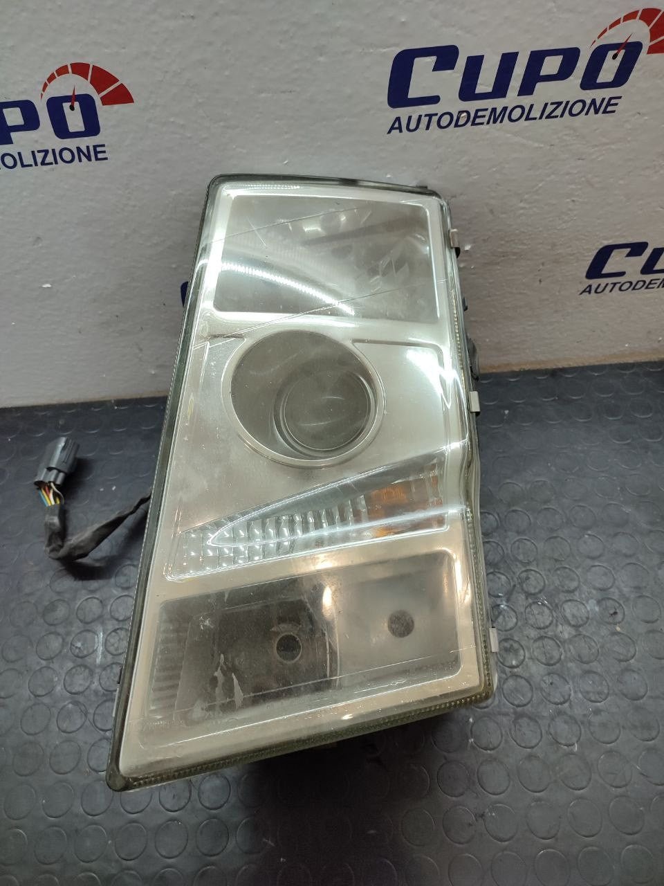 Faro / Fanale anteriore sinistro Volvo FH16 ( G3 ) cod 21001663 - F&P CRASH SRLS - Ricambi Usati