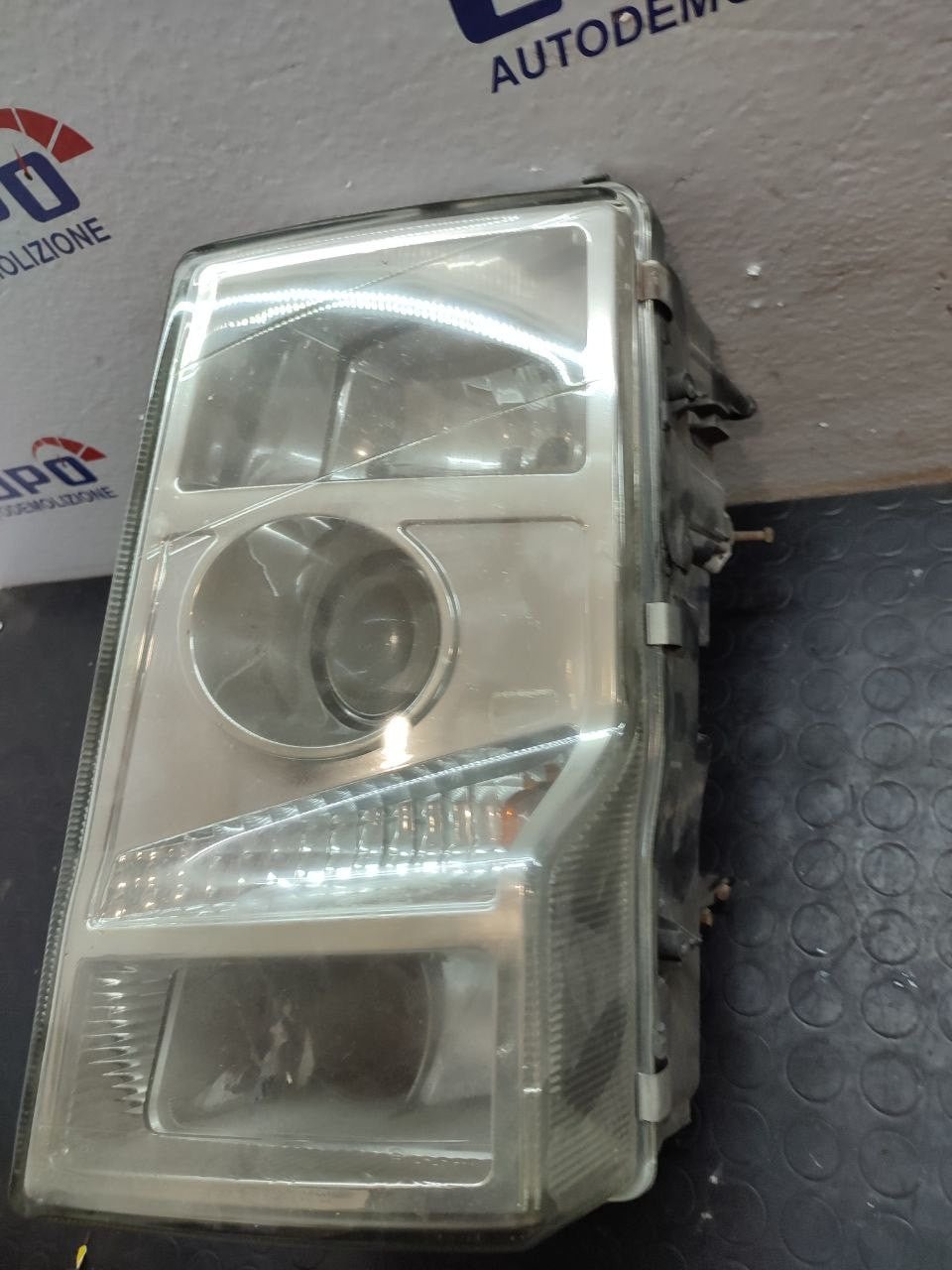 Faro / Fanale anteriore sinistro Volvo FH16 ( G3 ) cod 21001663 - F&P CRASH SRLS - Ricambi Usati