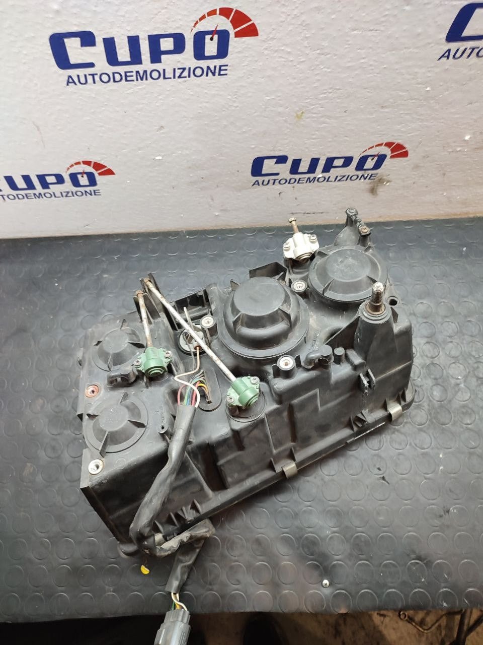 Faro / Fanale anteriore sinistro Volvo FH16 ( G3 ) cod 21001663 - F&P CRASH SRLS - Ricambi Usati