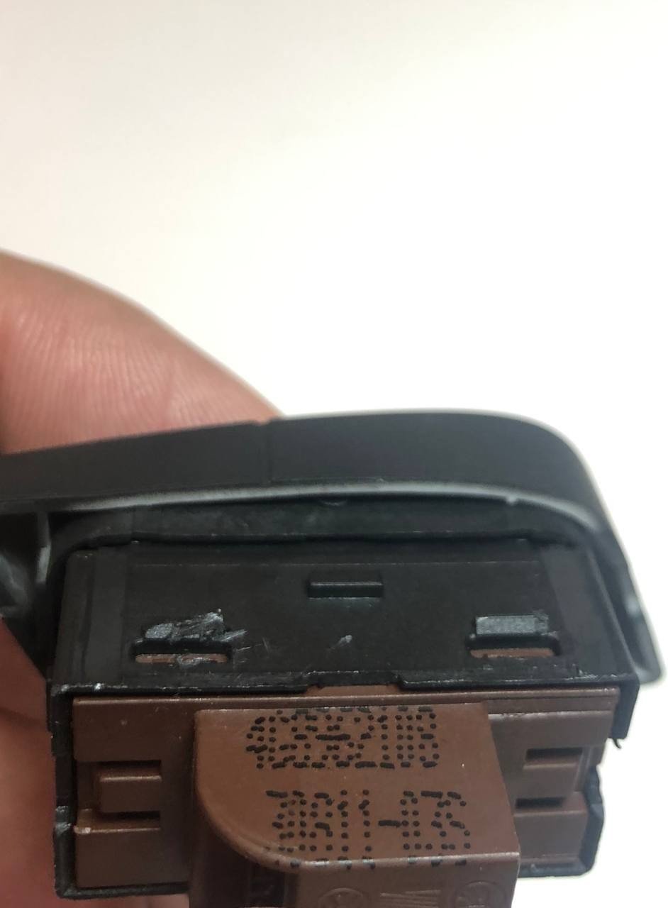 Interruttore Chiusura Centralizzata Audi A7 4G Restyling Destra 4G8962108 - F&P CRASH SRLS - Ricambi Usati