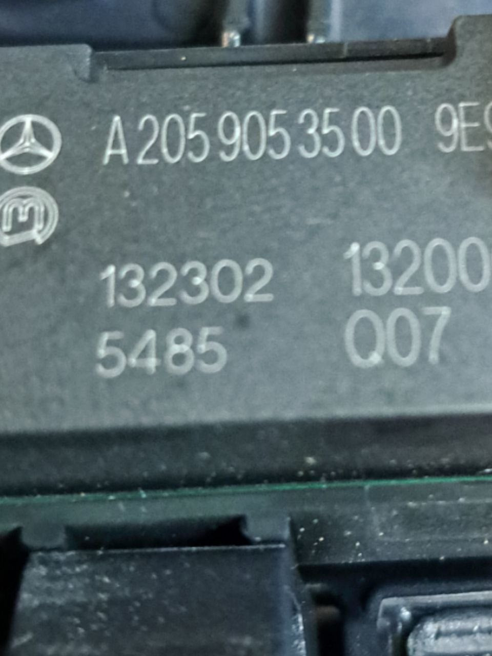 Interruttore Comando Sensori Di Parcheggio Mercedes-Benz Classe C W205 (2017) COD:A2059053500 - F&P CRASH SRLS - Ricambi Usati