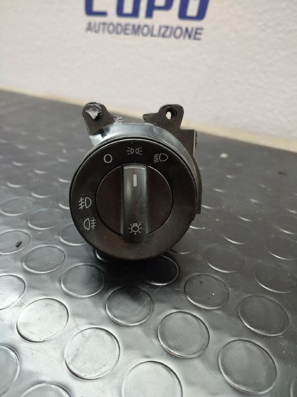 Interruttore luci Volkswagen Polo cod: 6Q0941531C - F&amp;P CRASH SRLS - Ricambi Usati