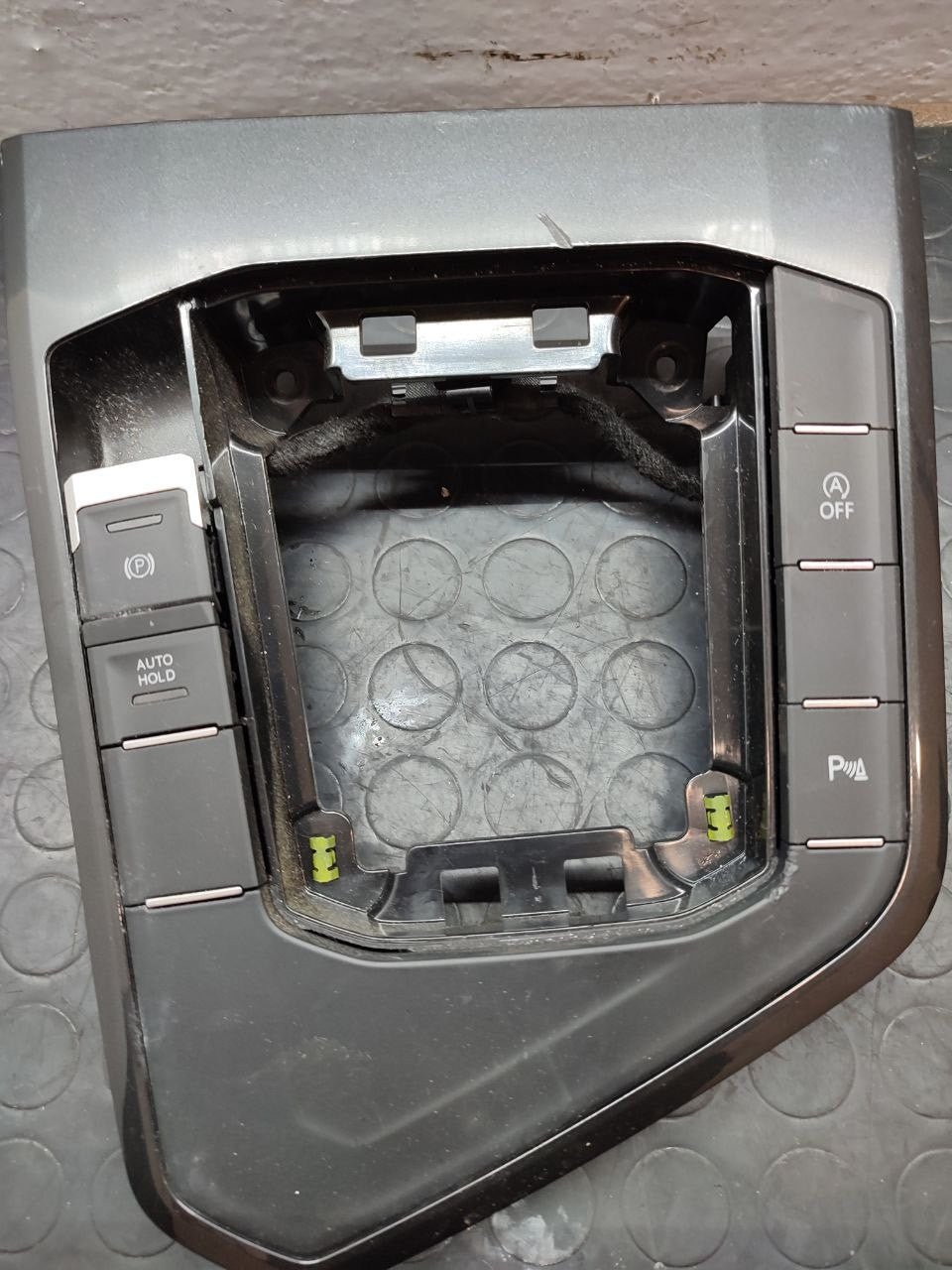 Mascherina cover leva cambio Volkswagen Tiguan II cod 5nb864263 - F&amp;P CRASH SRLS - Ricambi Usati