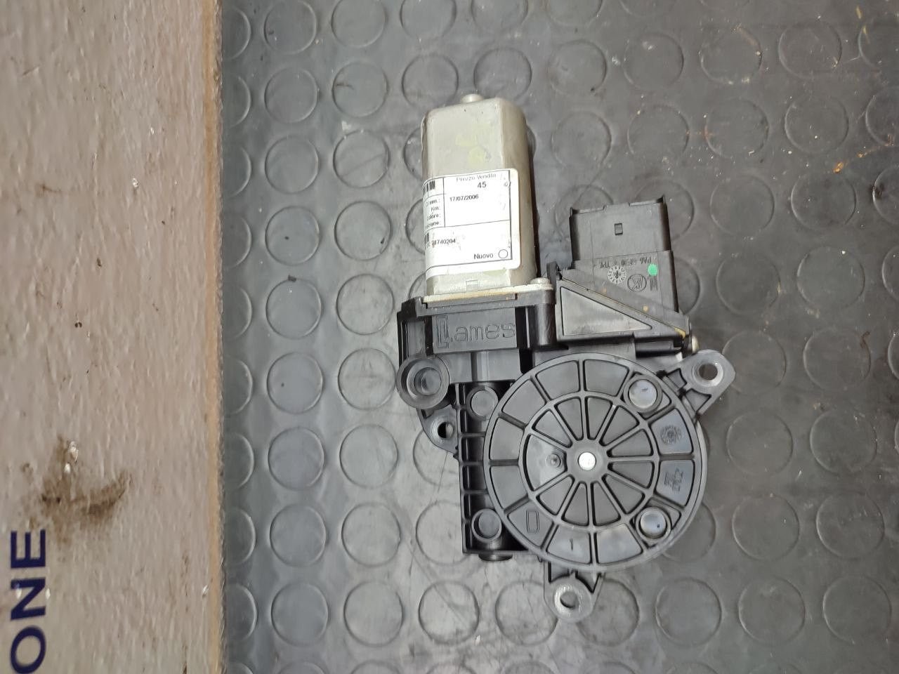 Motorino Alzacristallo anteriore destro FIAT CROMA 1.9MJ - F&P CRASH SRLS - Ricambi Usati