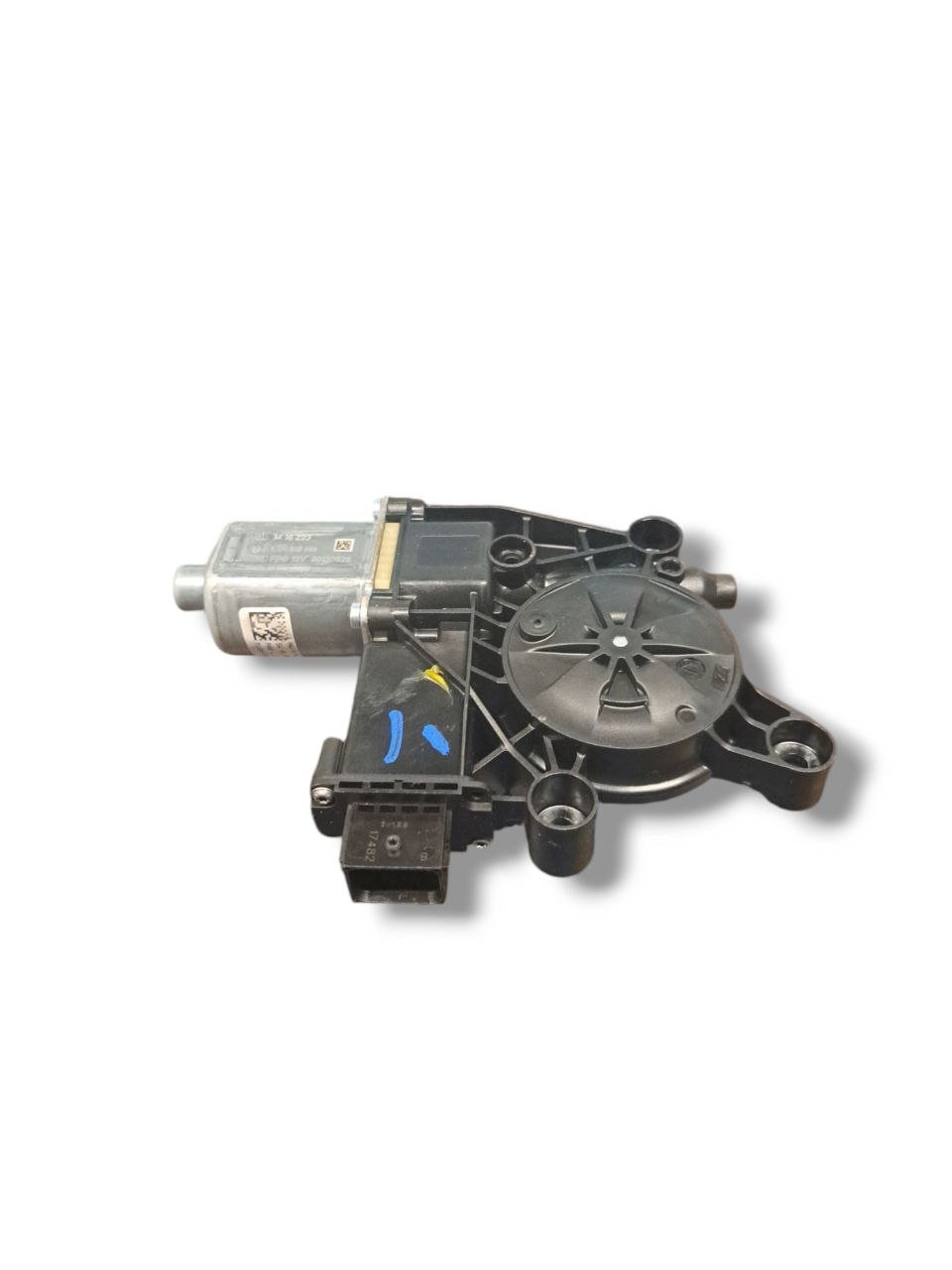 Motorino Alzavetro anteriore sinistro Alfa Romeo Stelvio (2016&gt;) COD:0130822069 - F&amp;P CRASH SRLS - Ricambi Usati