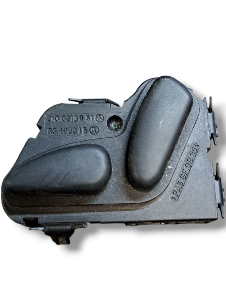 Pulsante regolatore sedile anteriore destro Mercedes - Benz Classe E W211 (2005) COD:2108213851 - F&amp;P CRASH SRLS - Ricambi Usati