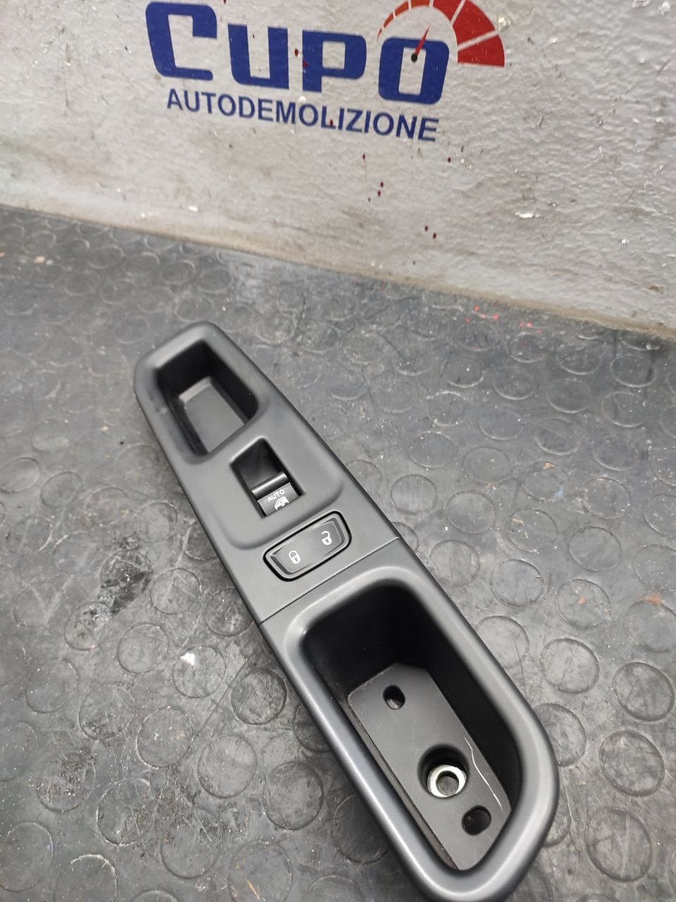 Pulsantiera alzacristalli alzavetri anteriore destra Jeep Renegade ( 2017 ) cod 7356458310 - F&amp;P CRASH SRLS - Ricambi Usati