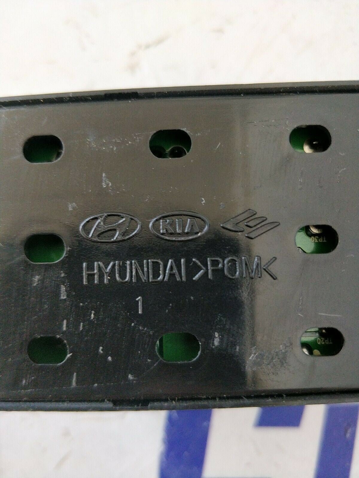 PULSANTIERA Alzacristalli ANTERIORE SINISTRA GUIDA KIA Sportage 2° serie - F&P CRASH SRLS - Ricambi Usati