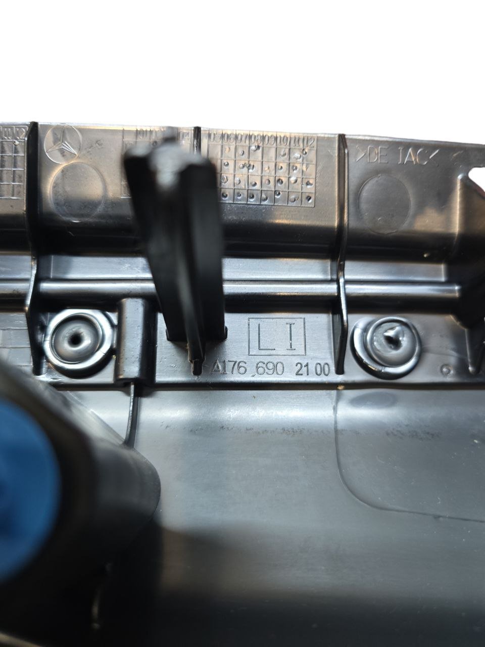 Rivestimento / Modanatura Interna Montante Sinistro Mercedes - Benz Classe A w176 ( 2012 - 2018 ) Cod : A1766902100 - F&P CRASH SRLS - Ricambi Usati