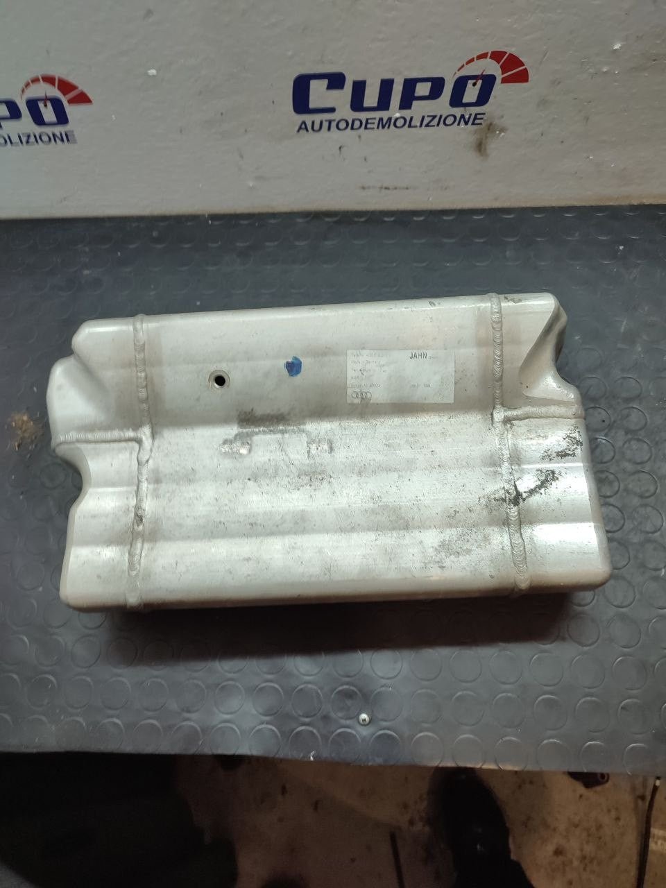 Serbatoio sospensioni pneumatiche Audi A7 ( 4g ) cod 4g0616203c - F&amp;P CRASH SRLS - Ricambi Usati