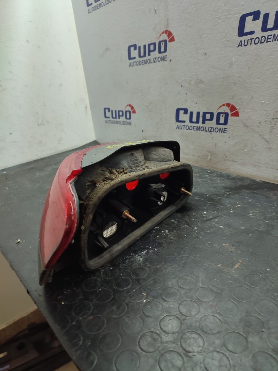 Stop posteriore destro Peugeot 306 ( 1997 - 5p ) - F&P CRASH SRLS - Ricambi Usati