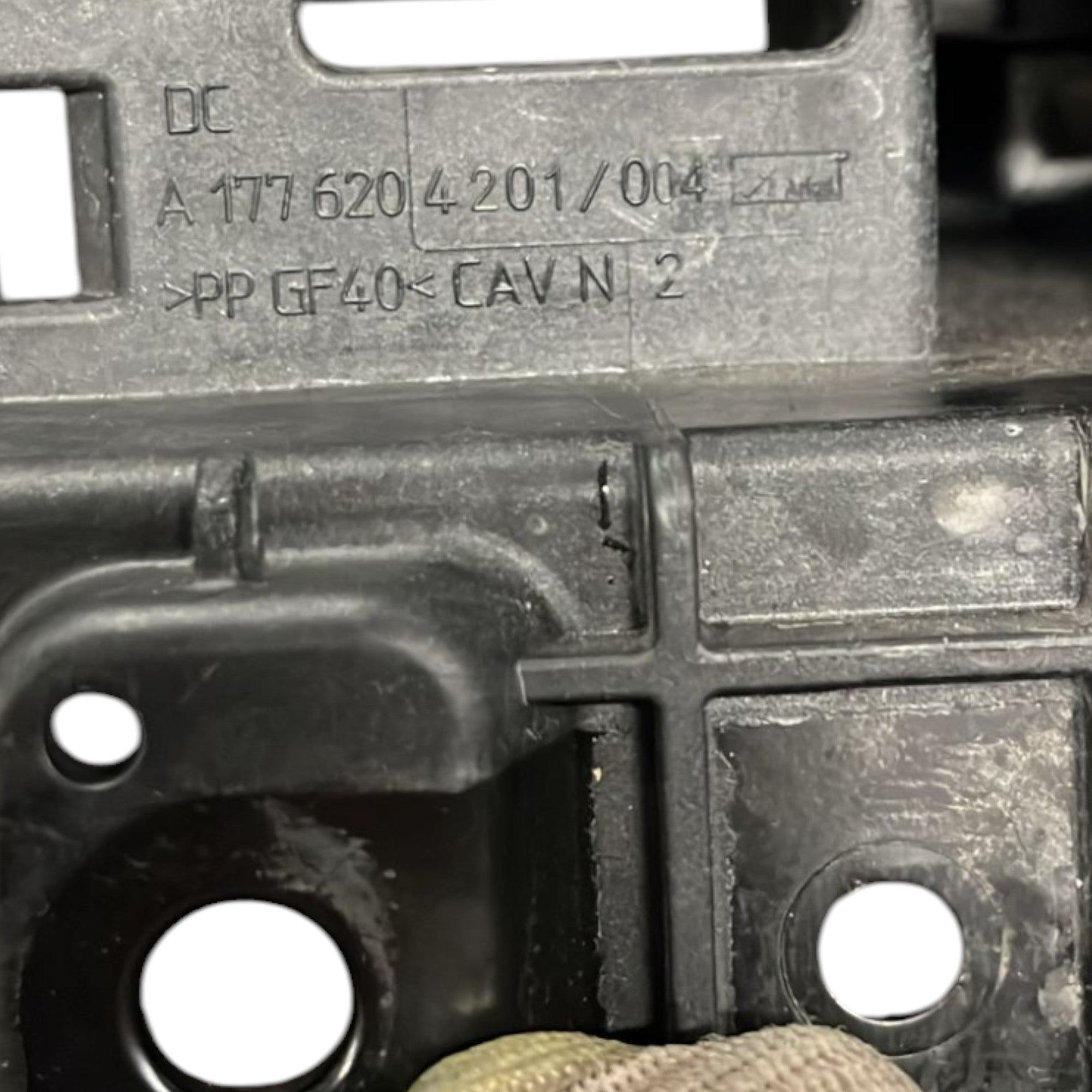 Supporto / Alloggiamento Batteria Mercedes Benz Classe A (W177) cod:A1776204201 (2018 >) - F&P CRASH SRLS - Ricambi Usati
