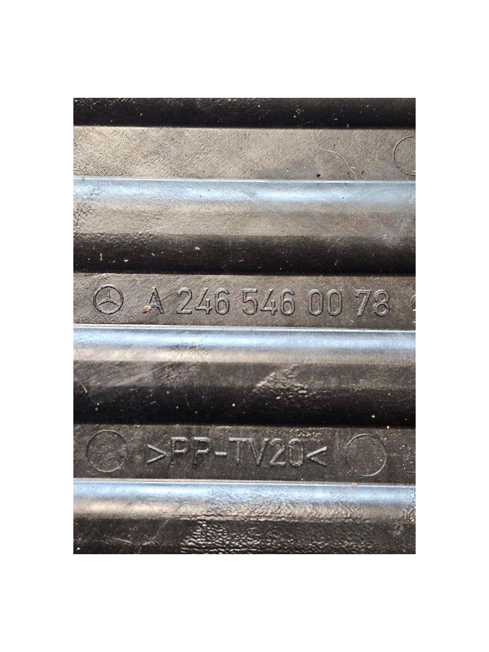 Supporto / Alloggiamento Batteria Mercedes CLA W117 Cod:A2465460078 (2013 - 2019) - F&P CRASH SRLS - Ricambi Usati