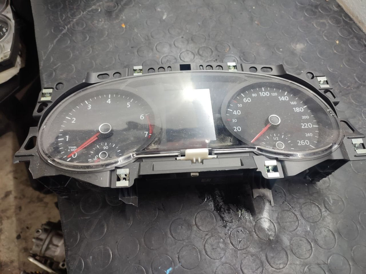 Tachimetro contachilometri quadro strumenti Volkswagen Golf ( mk7 - 2014 ) 1.2 tsi cod 5g1920730a - F&amp;P CRASH SRLS - Ricambi Usati